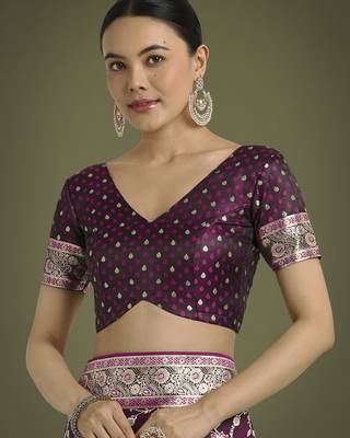 wine silk blend banarasi jacuard work saree with unstitched blouse piece 5