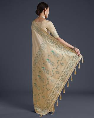 cream silk blend banarasi jacuard work saree with unstitched blouse piece 3