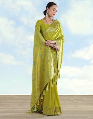 Parrot green banarasi silk blend jacuard work saree with unstitched blouse piece 2