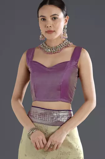 Cream banarasi silk blend jacuard work saree with unstitched blouse piece