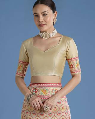 Cream banarasi silk blend jacuard work saree with unstitched blouse piece 5