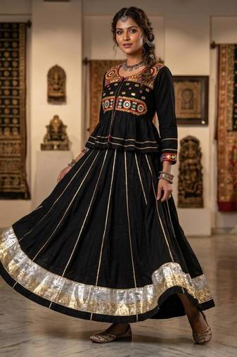 Black embroidered rayon round-neck jacket