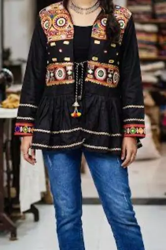 Black embroidered rayon round-neck jacket