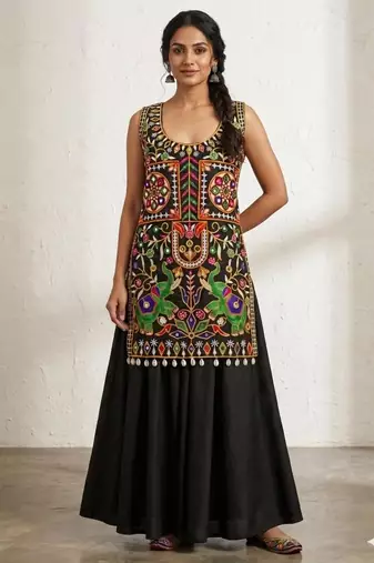 Black embroidered cotton round-neck blouse