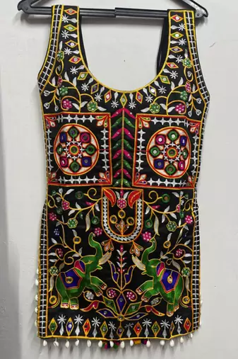 Black embroidered cotton round-neck blouse