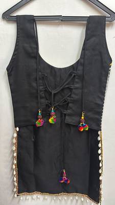 Black embroidered cotton round-neck blouse 3