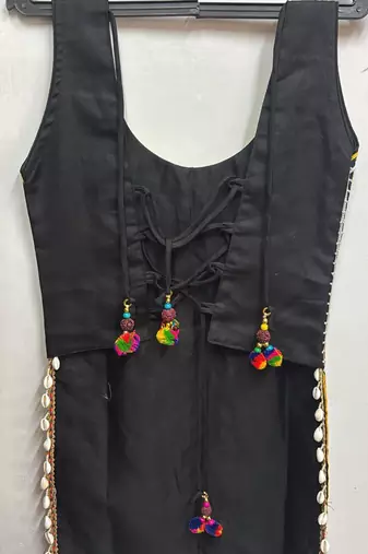 Black embroidered cotton round-neck blouse