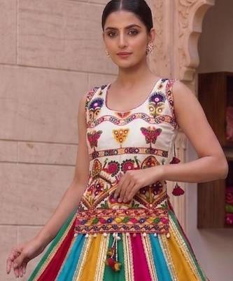 Multicolor embroidered cotton round-neck blouse 1
