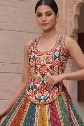 Multicolor embroidered cotton round-neck blouse