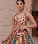 Multicolor embroidered cotton round-neck blouse