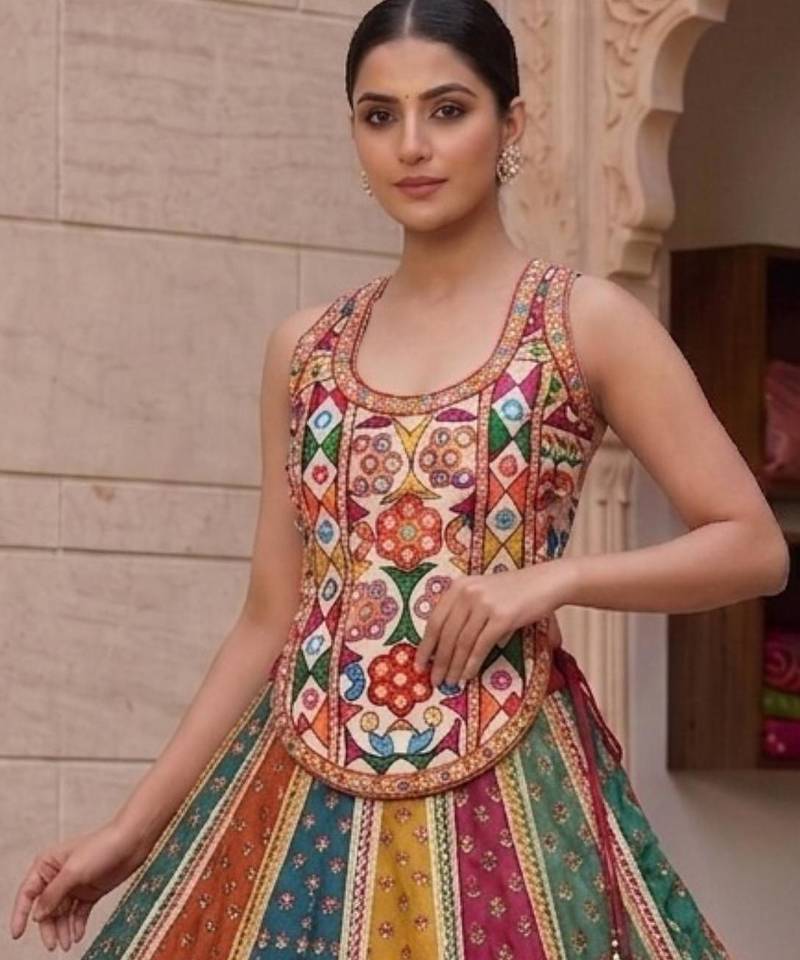 Multicolor embroidered cotton round-neck blouse