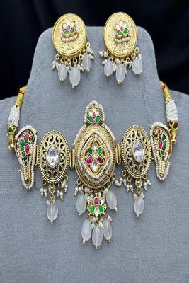Royal Kundan Choker Necklace Set – Gold Bridal Jewelry with Pearl, Green Pink Stones 3