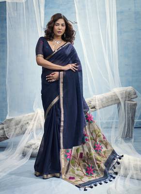 Navy blue munga silk blend handloom saree & contrast weaving border with tissue pallu 1