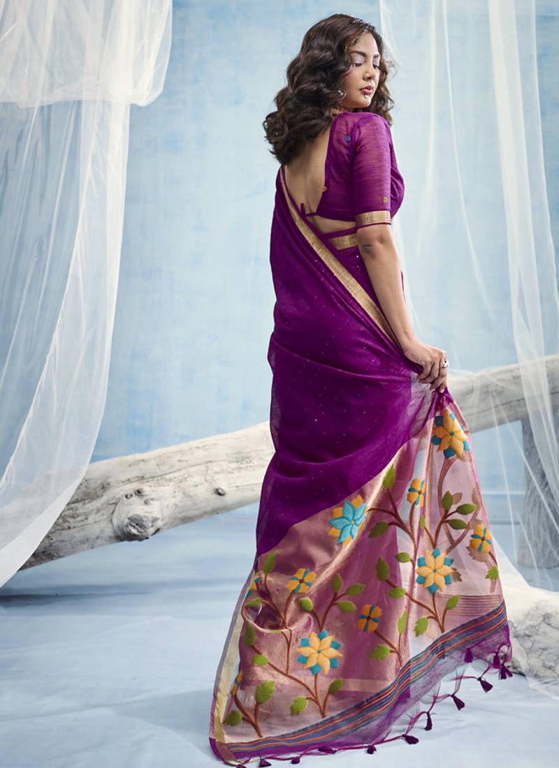 Magenta munga silk blend handloom saree & contrast weaving border with tissue pallu