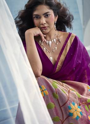 Magenta munga silk blend handloom saree & contrast weaving border with tissue pallu 4