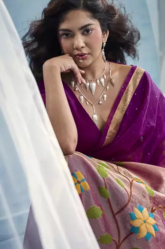 Magenta munga silk blend handloom saree & contrast weaving border with tissue pallu