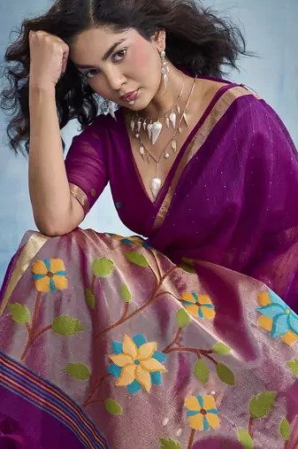 Magenta munga silk blend handloom saree & contrast weaving border with tissue pallu