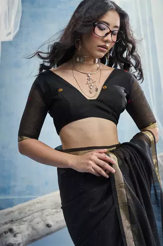 Black munga silk blend handloom saree & contrast weaving border with tissue pallu