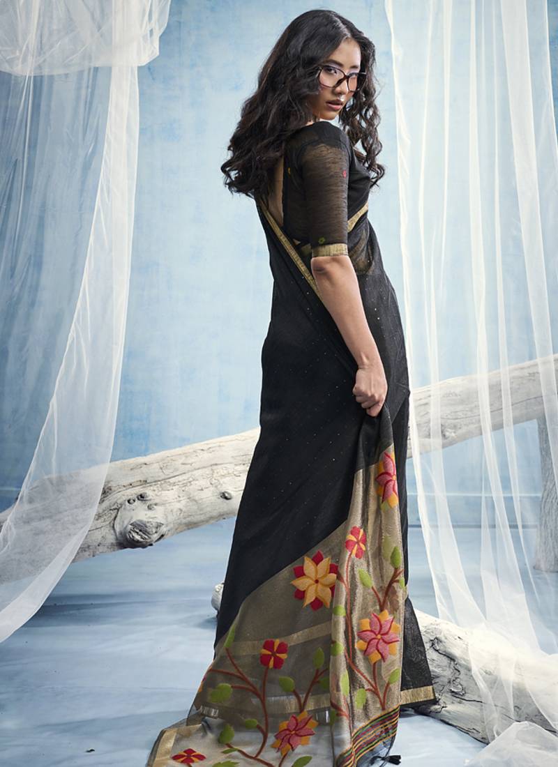 Black munga silk blend handloom saree & contrast weaving border with tissue pallu