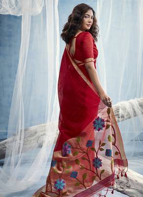Red munga silk blend handloom saree & contrast weaving border with tissue pallu 2