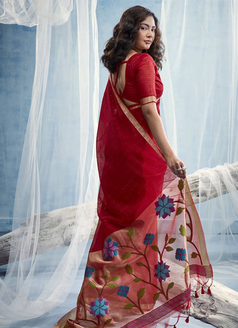 Red munga silk blend handloom saree & contrast weaving border with tissue pallu