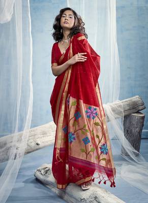 Red munga silk blend handloom saree & contrast weaving border with tissue pallu 3
