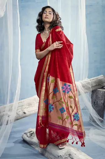 Red munga silk blend handloom saree & contrast weaving border with tissue pallu