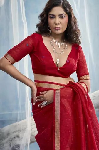 Red munga silk blend handloom saree & contrast weaving border with tissue pallu