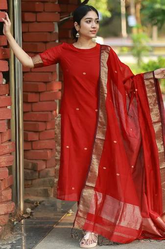 Red jaquard kanchi cotton v neck kurti dupatta set