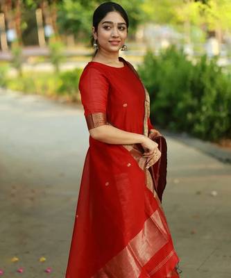 Red jaquard kanchi cotton v neck kurti dupatta set 2