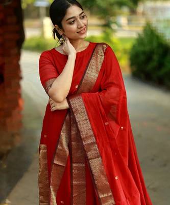 Red jaquard kanchi cotton v neck kurti dupatta set 3