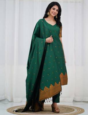 Green jaquard kanchi cotton v neck kurti dupatta and pant  set 1