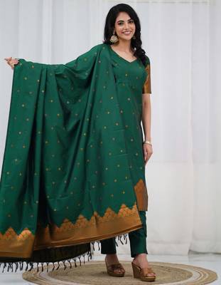 Green jaquard kanchi cotton v neck kurti dupatta and pant  set 2