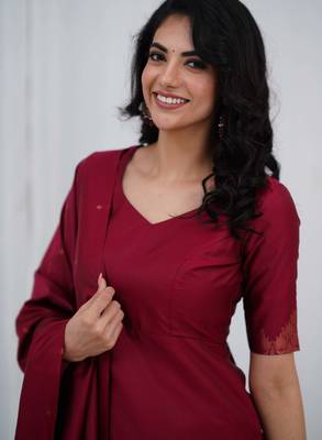 Maroon jaquard kanchi cotton v_neck kurti dupatta and pant  set 4