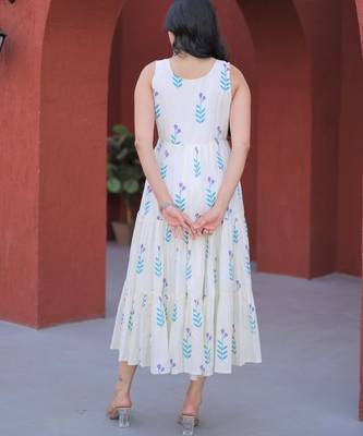 White cotton readymade kurti with floral printed work 4