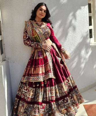 New Designer Print With Real Mirror Work Muslin Cotton Lehenga Choli With Dupatta Set For Women's 1