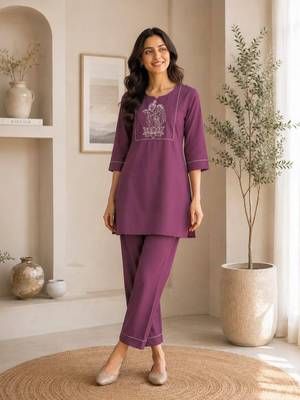 New latest trendy classic oniun embroidered kurti with matching trouser set 3