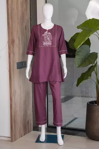 New latest trendy classic oniun embroidered kurti with matching trouser set