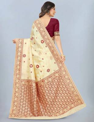 Floral woven design zari banarasi saree 3