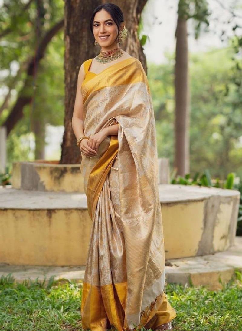 Ethnic motifs woven design zari kanjeevaram saree
