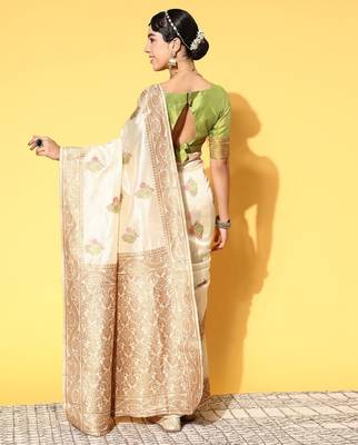 Beige woven design banarasi saree 4