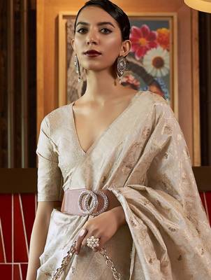 Floral woven design zari banarasi saree 2