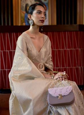 Floral woven design zari banarasi saree 3