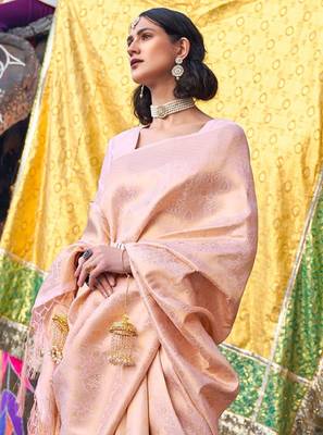 Floral woven design zari banarasi saree 3