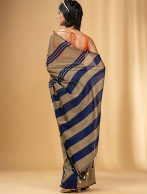 Striped tasseled pure cotton saree 4