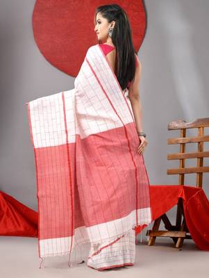 Checked tasseled pure cotton saree 3