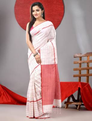 Checked tasseled pure cotton saree 4