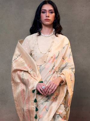 Woven design zari silk blend banarasi saree 2