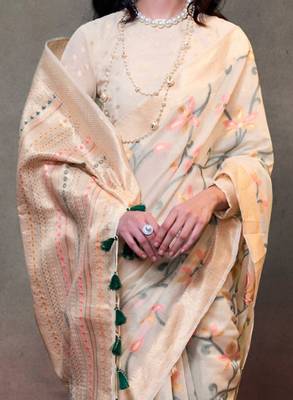 Woven design zari silk blend banarasi saree 4