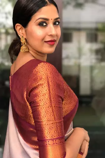 cream zari woven pure cotton kasavu saree